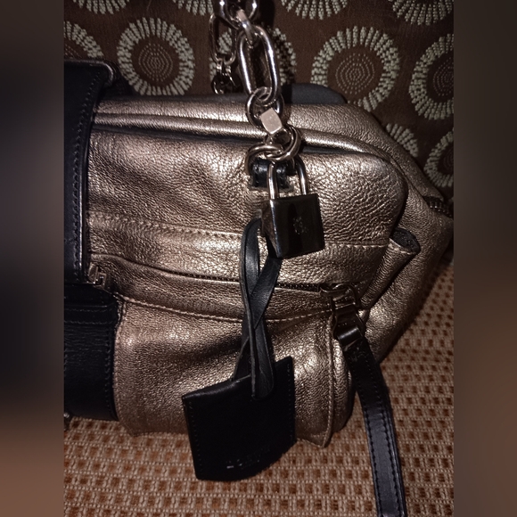 Loewe small amazona leather bag with special lock n key - Picture 3 of 9